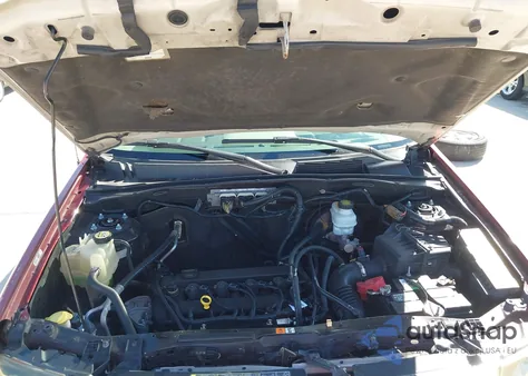 2012 Ford Escape Xls z USA, uszkodzony, nr VIN 1FMCU0C75CKB03350